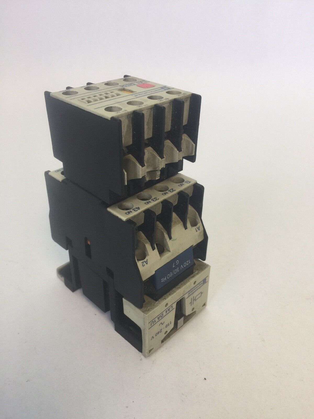 TELEMECANIQUE CA2DN40 CONTACTOR COIL 120V 60HZ LA4DA1U SUPRESSOR LA1DN04 AUXILIA