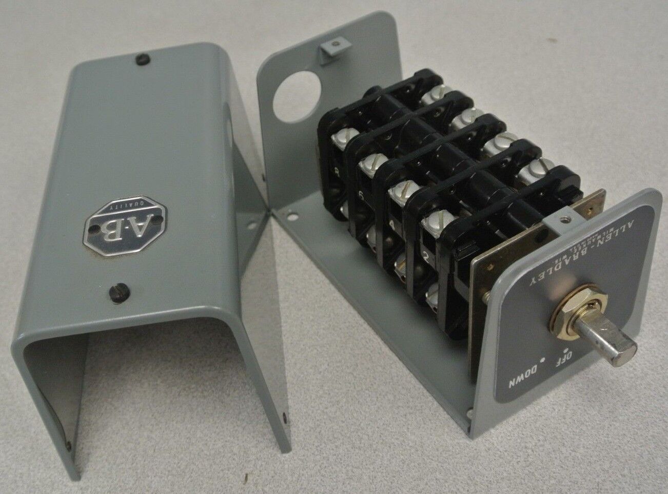 ALLEN-BRADLEY 806-984393 ROTARY PILOT SWITCH, BALL LEVER / NEW SURPLUS
