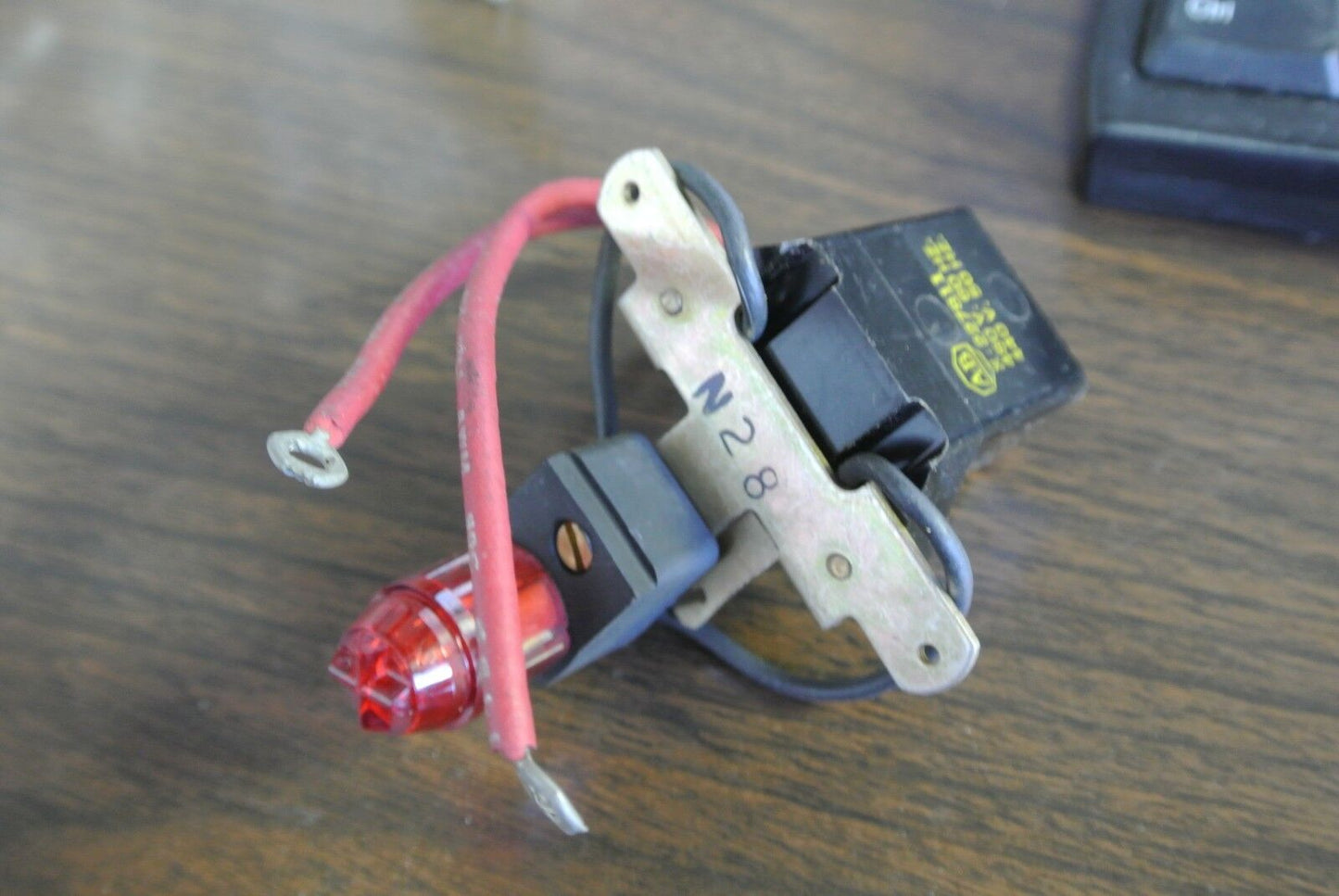 ALLEN-BRADLEY 1481-N28 SWITCH-MOUNTED PILOT LIGHT KIT - 440-480V - NEW SURPLUS