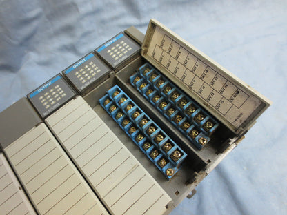 ALLEN-BRADLEY 1746-P2 Ser. C + 1746-IB16 & (3) 1746-OB16 MODULES + 1746-A7 RACK