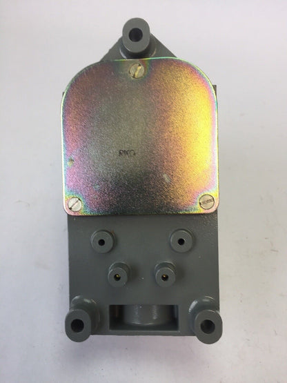 ALLEN BRADLEY 801-ASC220 LIMIT SWITCH ROLLER LEVER 600V AC/DC 1 N.O.-1 N.C. CONT