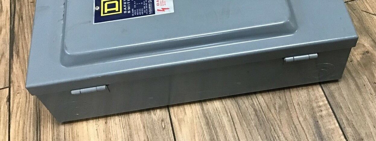 SQUARE D H261 SER. D2 SAFETY SWITCH 600VAC/DC 30AMP FUSIBLE 15HP