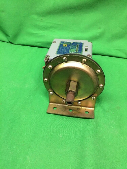 SQUARE D PRESSURE SWITCH 9012 AMW1, 120/240/480/480V, BREAK 15/10/6/50AMP, NEW