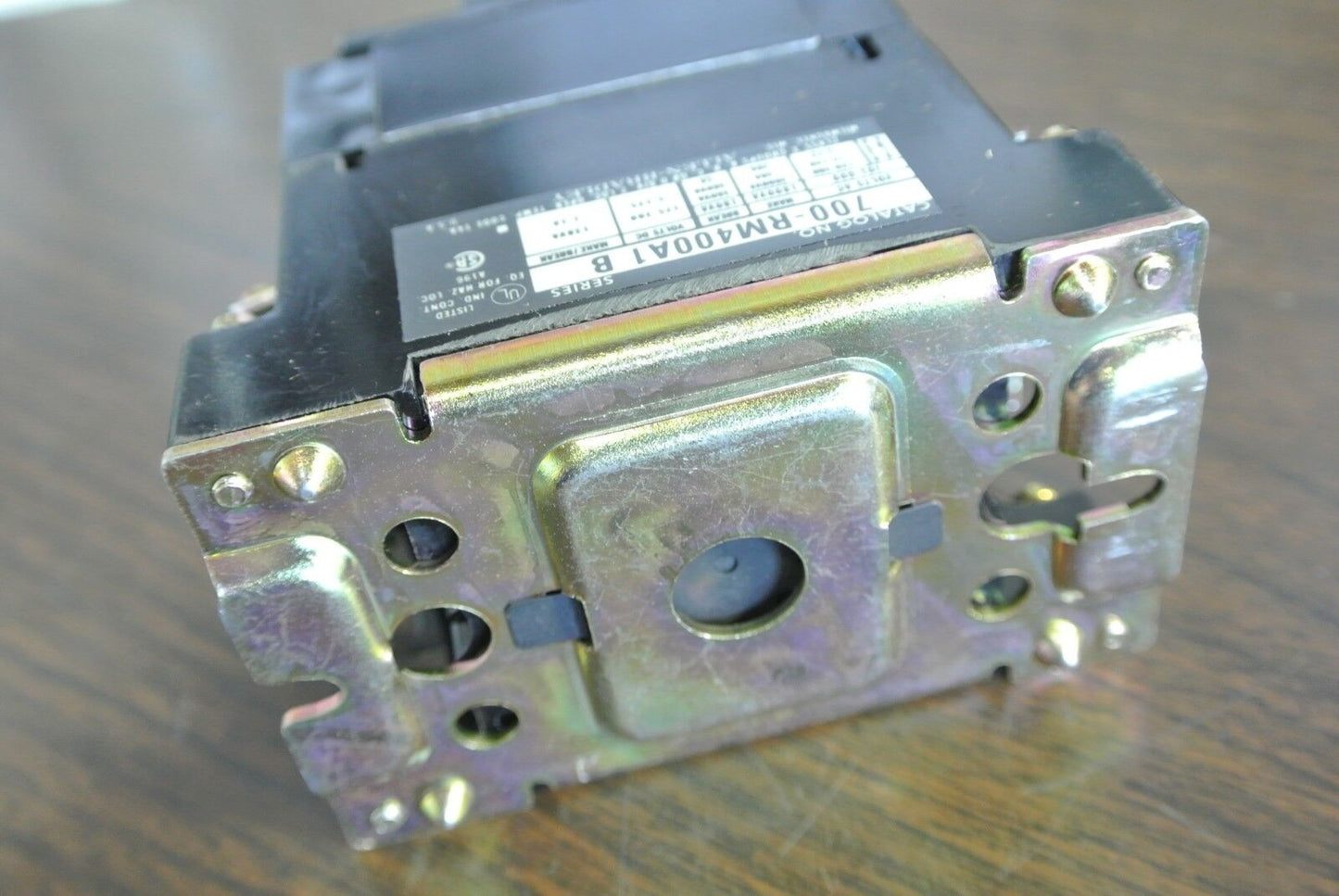 ALLEN-BRADLEY 700-RM400A1 INDUSTRIAL CONTROL RELAY / MAGNETIC LATCHING RELAY NEW