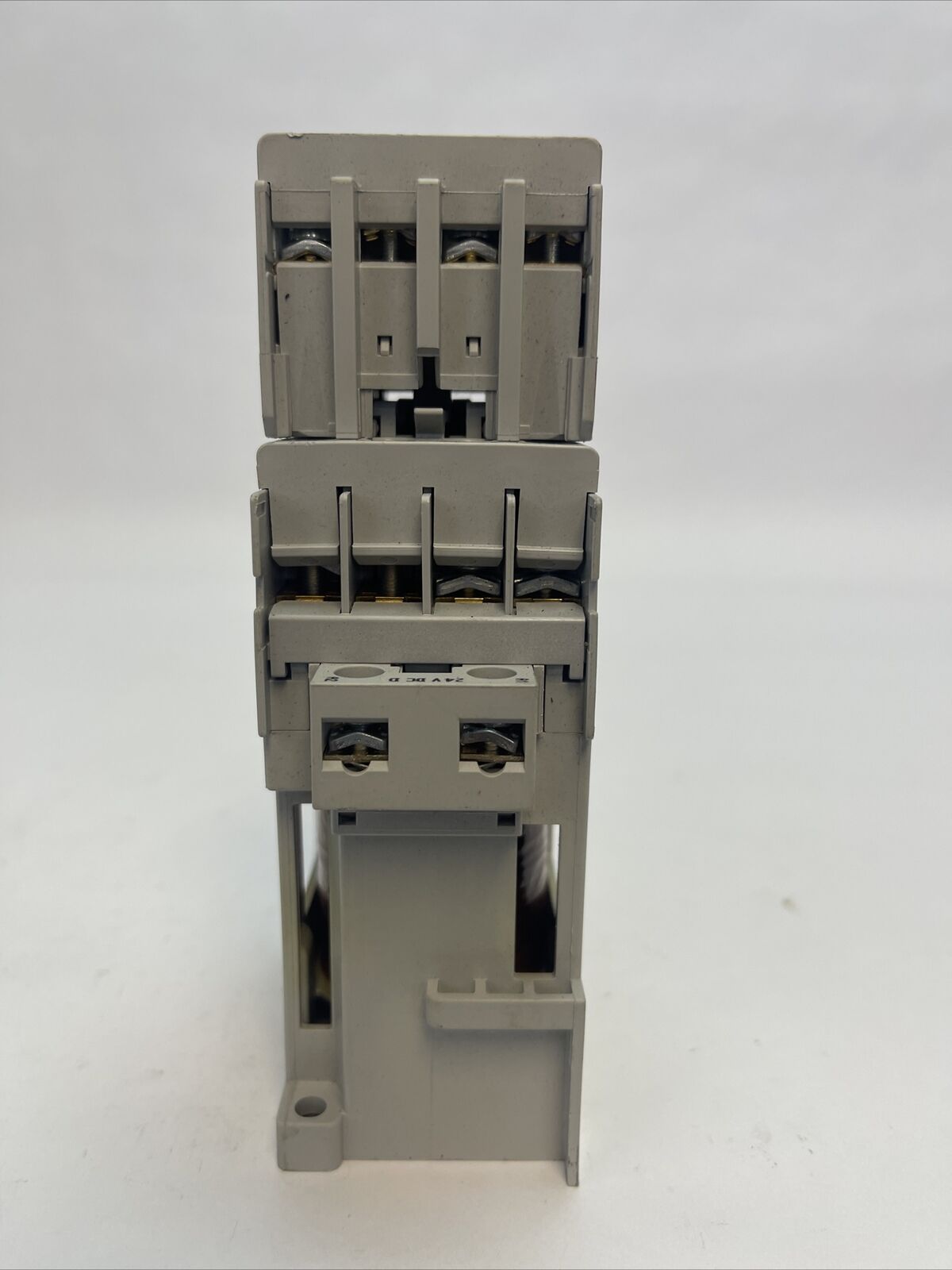 ALLEN BRADLEY 100-C09D*10 SER A CONTACTOR 600VAC 25A 7.5HP 3PH 100-F SER B 10A