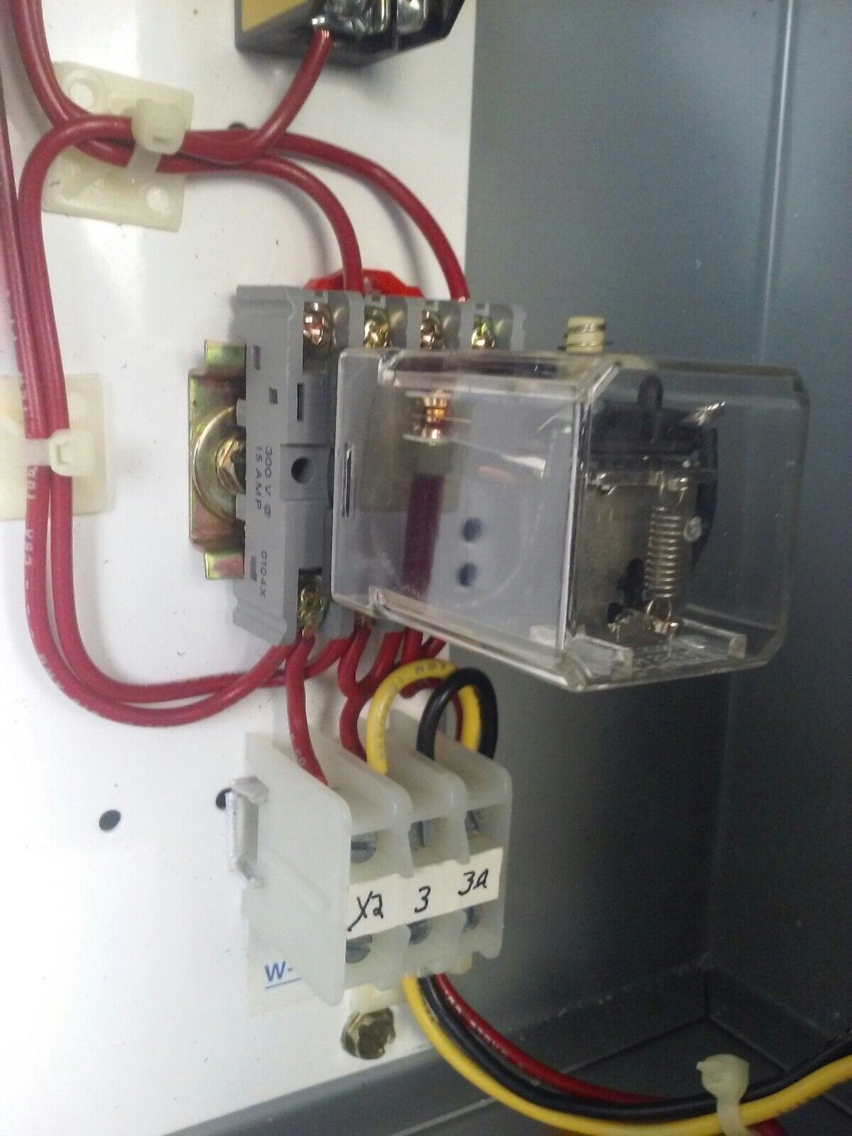 CUTLER HAMMER ECL04C1A8A SERIES A1 LIGHTING CONTACTOR TYPE 1 ENCL A202K1DAM