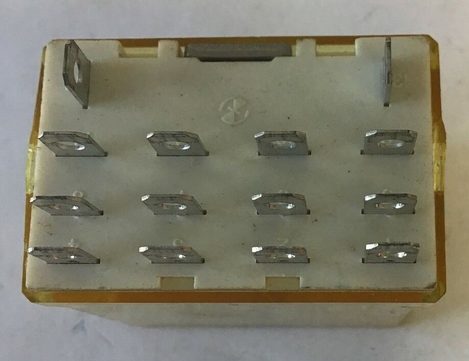 IDEC RH4B-UL RELAY 240VAC 30VDC***LOTOF2***