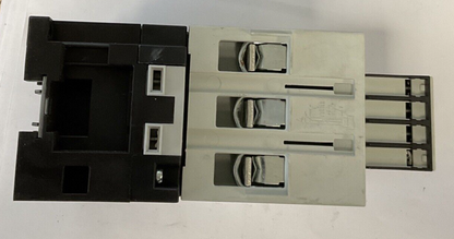 SIEMENS 3RT1045-1AB00 CONTACTOR 600V 24VDC 50HZ W/ 3RH1921-1HA22