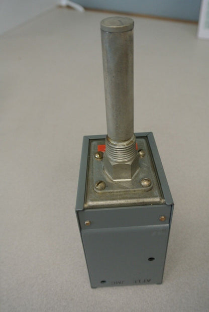 ALLEN-BRADLEY 837-AT11-JMC TEMPERATURE SWITCH / 90-200° F / NEW SURPLUS