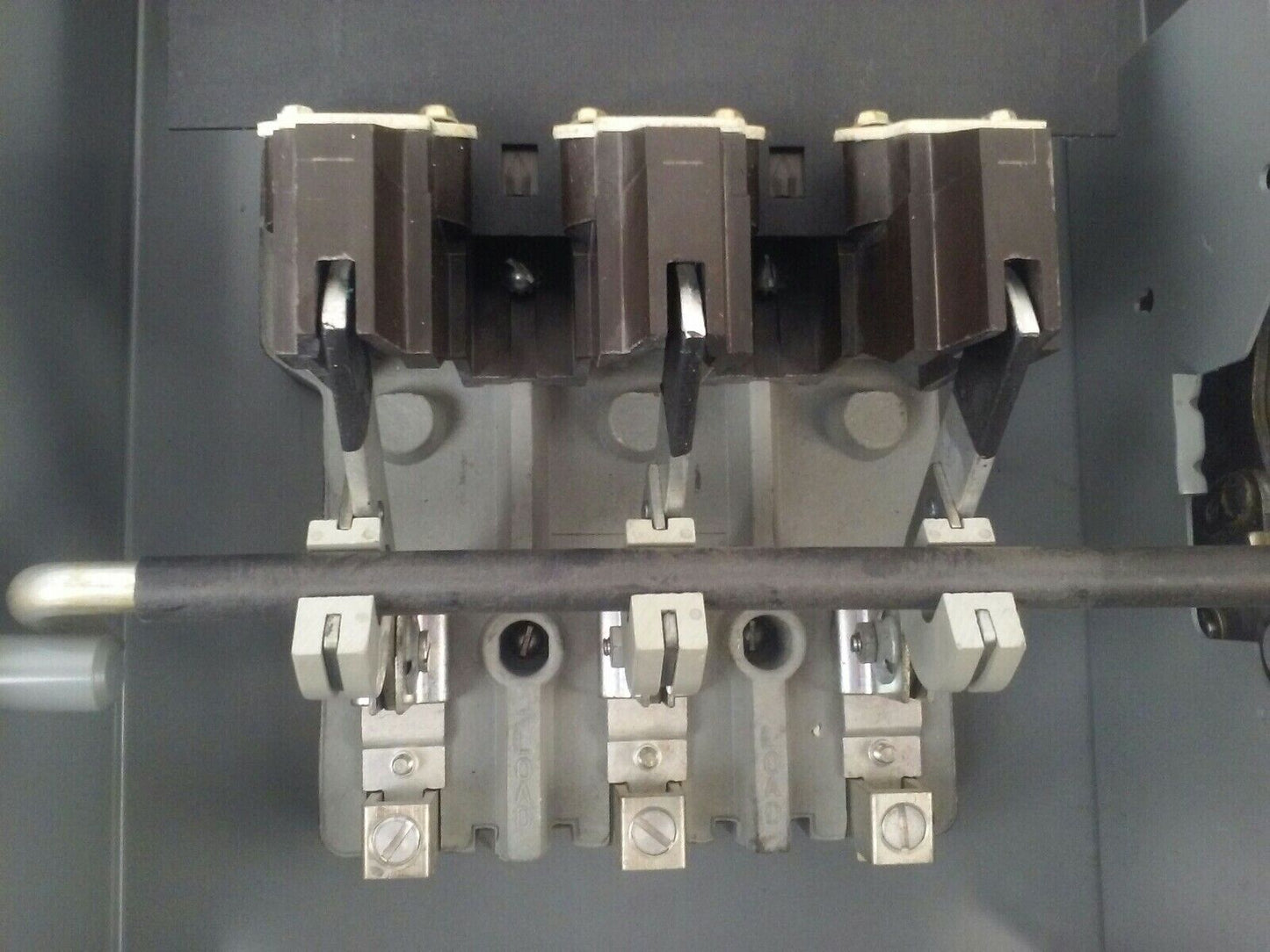 CUTLER HAMMER DH363U NON FUSIBLE H.D. SAFETY SWITCH 3P 100A 600VAC/250VDC 75HP