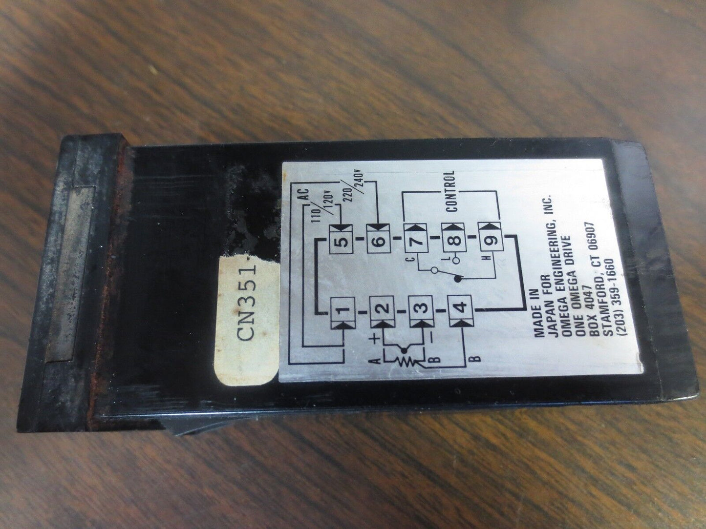 OMEGA CN350 TEMPERATURE CONTROLLER - 0-499¡ F, DIGITAL