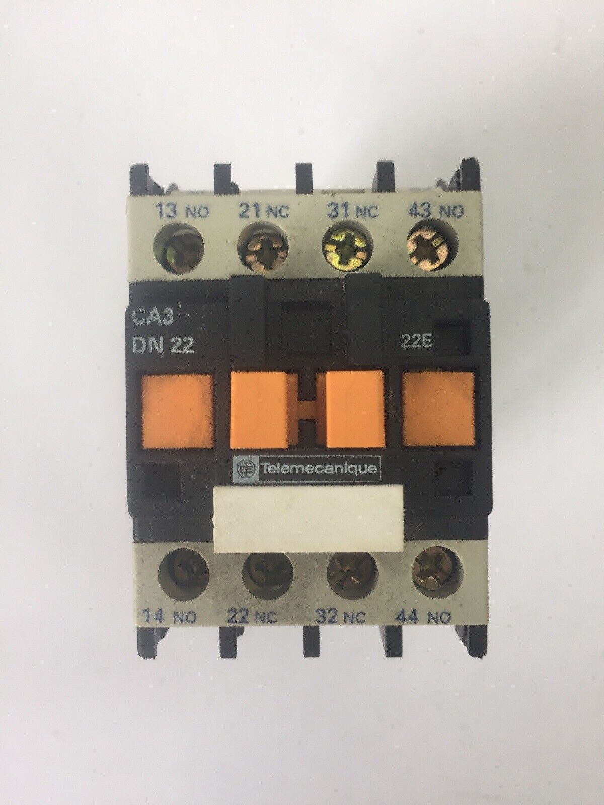 TELEMECANIQUE CA3 DN 22 CONTROL RELAY 600VAC 10A COIL 24VDC LA4 DE 1E 24-48 VAC
