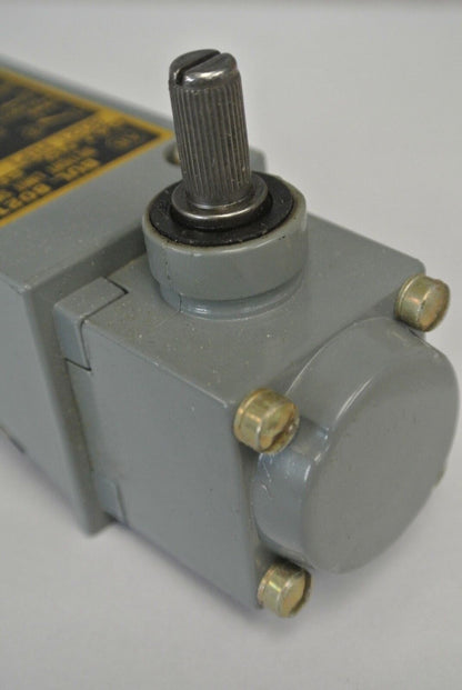 ALLEN-BRADLEY 802T-H1P1 PLUG-IN OILTIGHT LIMIT SWITCH / LEVER TYPE / NEW SURPLUS