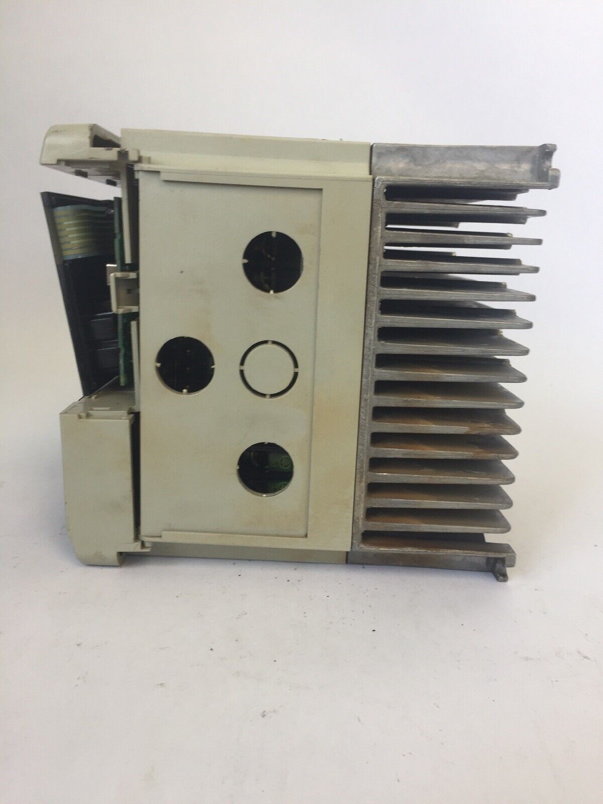 ALLEN BRADLEY 1305-BA06A AC DRIVE INPUT 380-460V 5.8A OUTPUT 380-460V 6.0A 3 HP