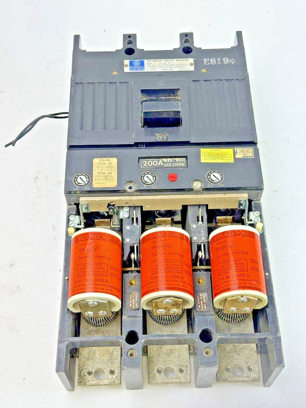 GE - TB43200 - TRI-BREAK FUSED BREAKER W/ SHUNT - TB43F - 200 A, 3 POLE, 600 VAC