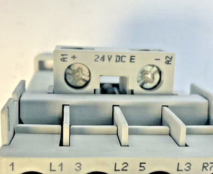 ALLEN BRADLEY 100-C09E*300 CONTACTOR 24VDC SER.A / 100-F COIL SER.B