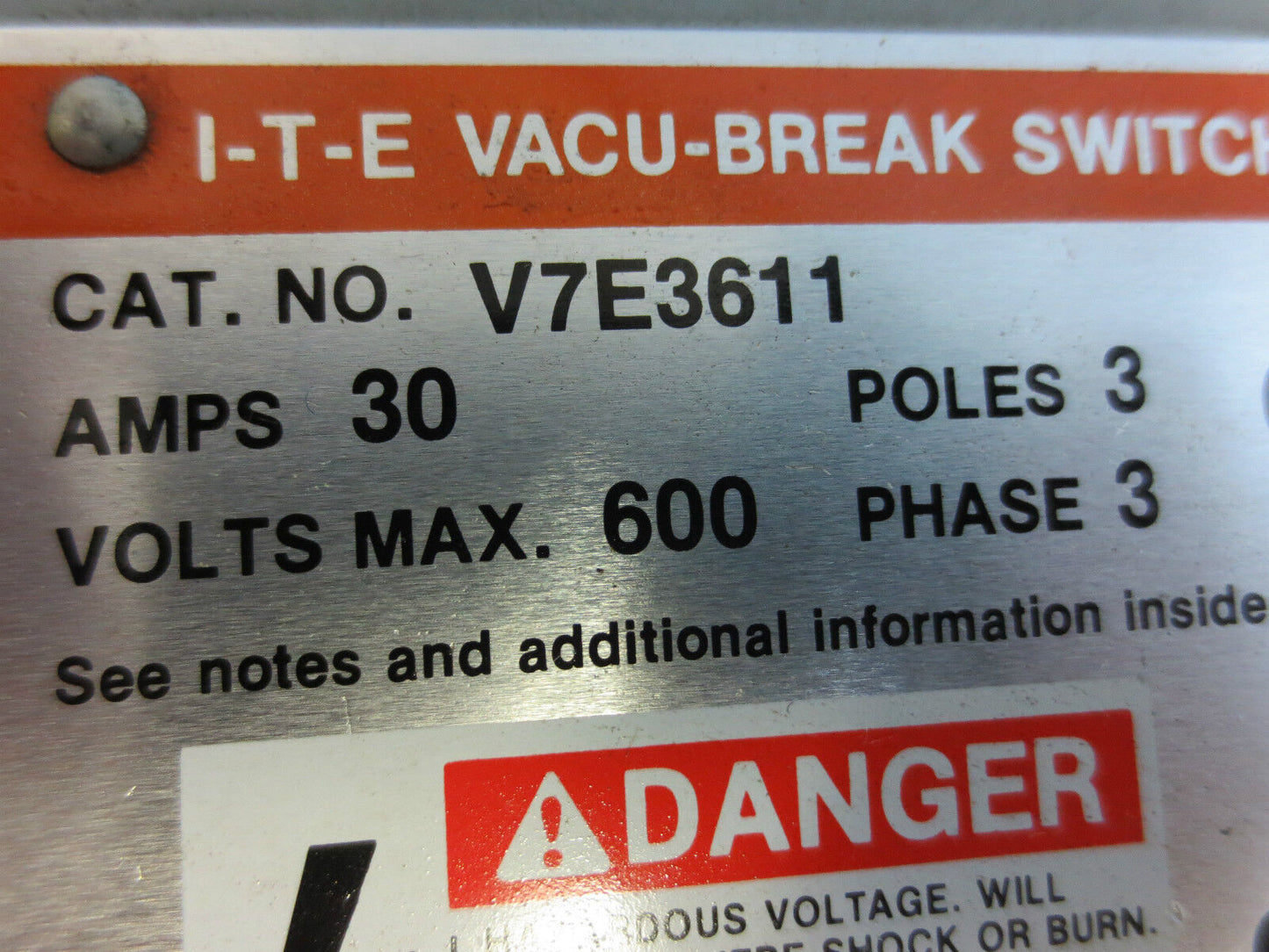 I-T-E SIEMENS V7E3611 VACU-BREAK PANELBOARD UNIT, 600VAC 30A 3-POLE SWITCH