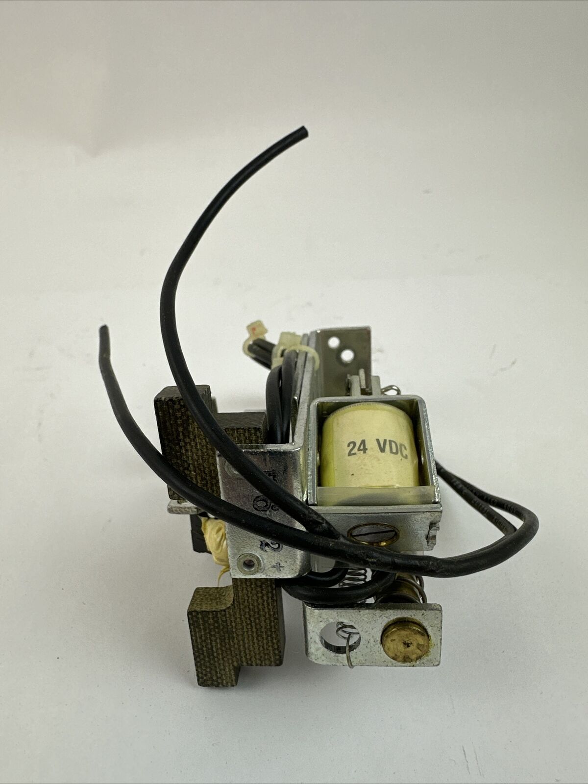 GE TKMASTA8 SHUNT TRIP 24VDC