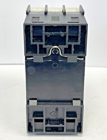 SIEMENS - 3RV1021-0JA10 & 3RV1901-1E - CIRCUIT BREAKER W/  SWITCH TRANSVERSE