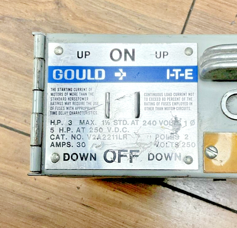 GOULD / ITE V2A2211LR TWIN PANELBOARD SWITCH 3HP 240/250VDC 30A 2POLE