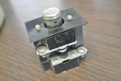 ALLEN-BRADLEY X-163348 CONTACT ASSEMBLY / NEW SURPLUS