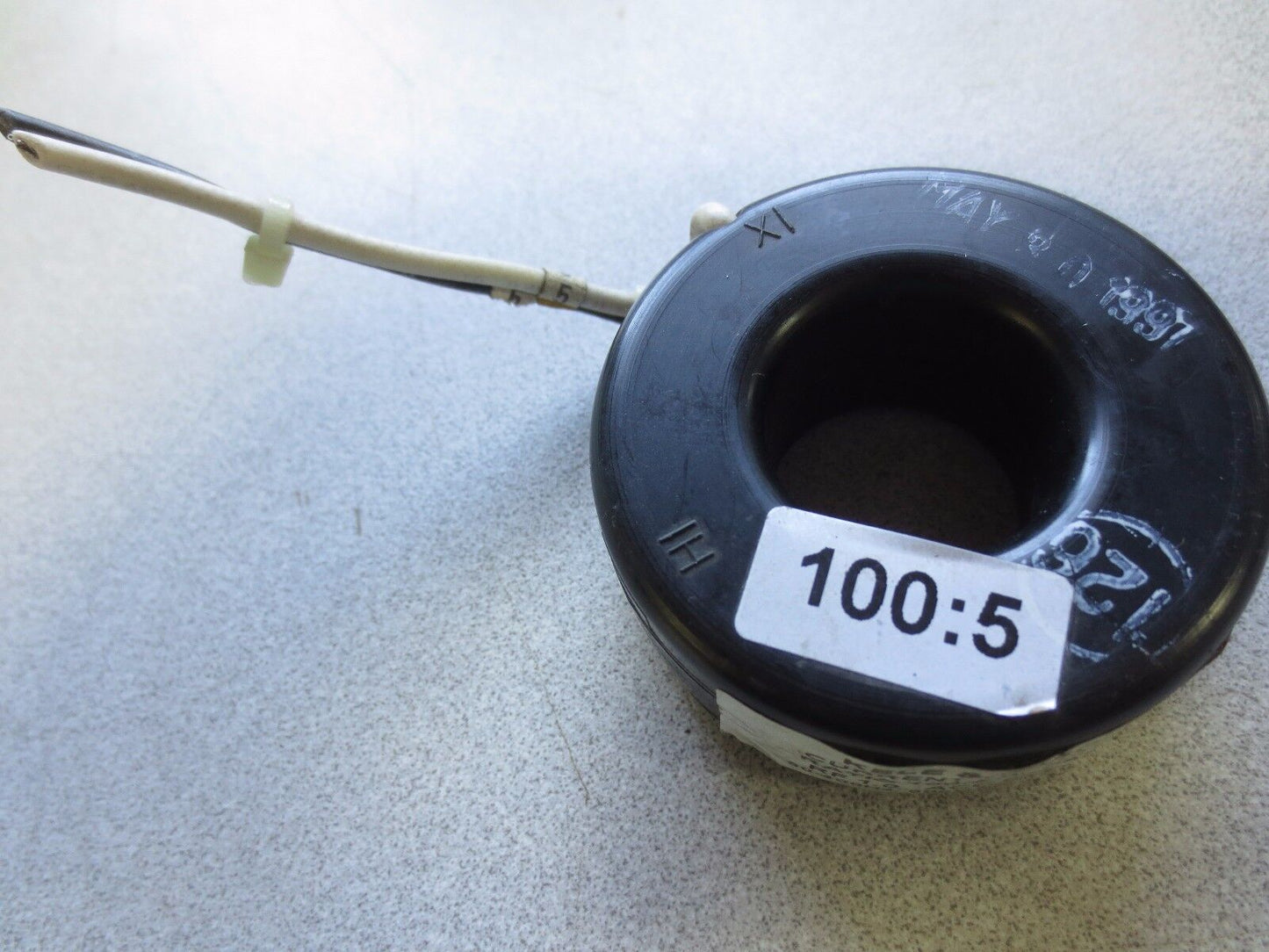 CURRENT TRANSFORMER 2RL-101 - 100:5 RATIO, RF 1.0, +/- 1%, 2.0VA, 50-400Hz, 600V