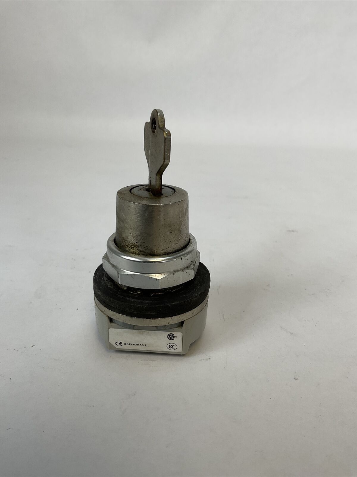 ALLEN BRADLEY 800T-N6104KF4B SER T SELECTOR SWITCH