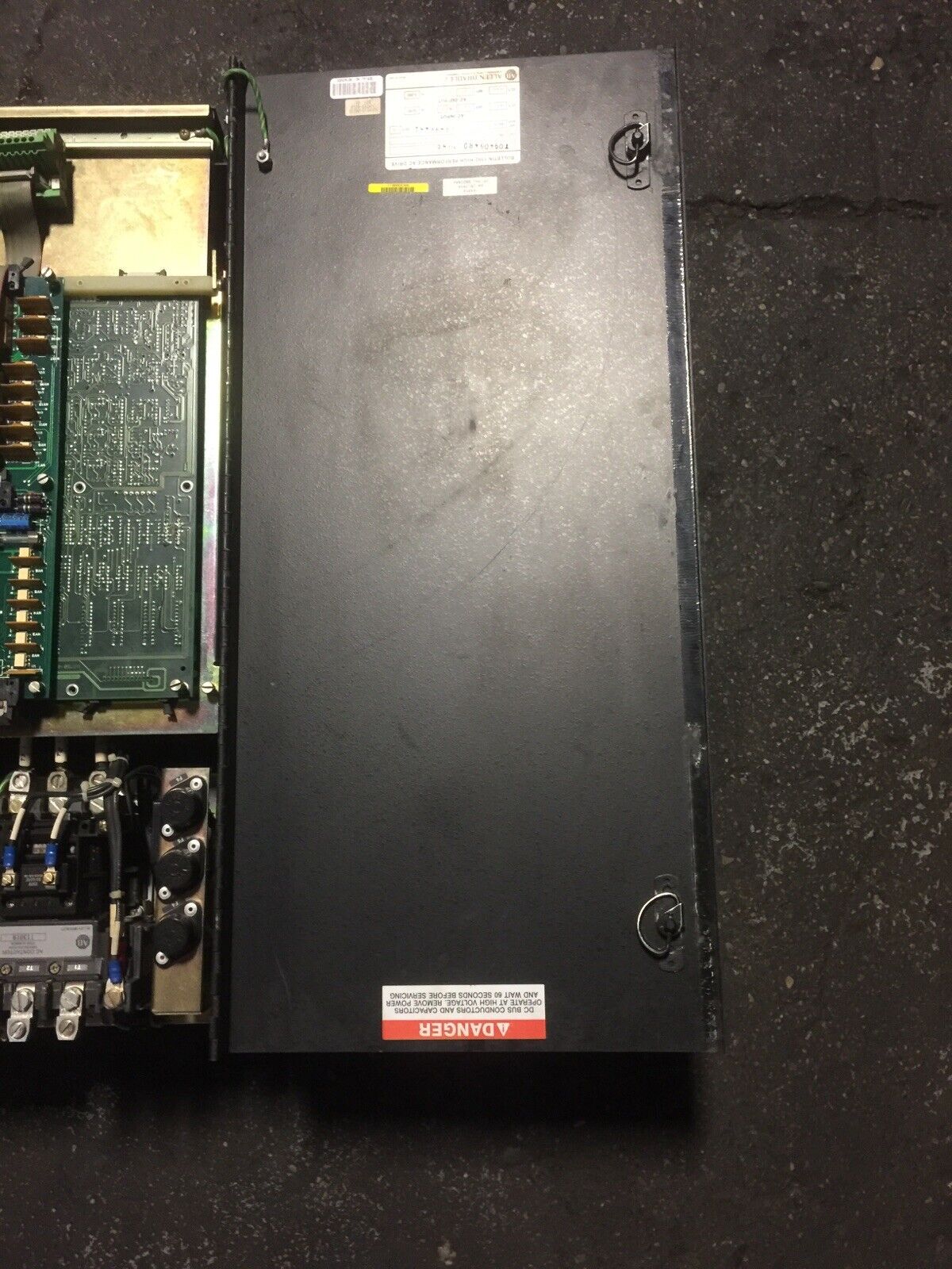 ALLEN BRADLEY 1392-B100-RK-MC-C2-A-F1-F3 AC DRIVE INPUT 460VAC 43A OUTPUT 440VAC
