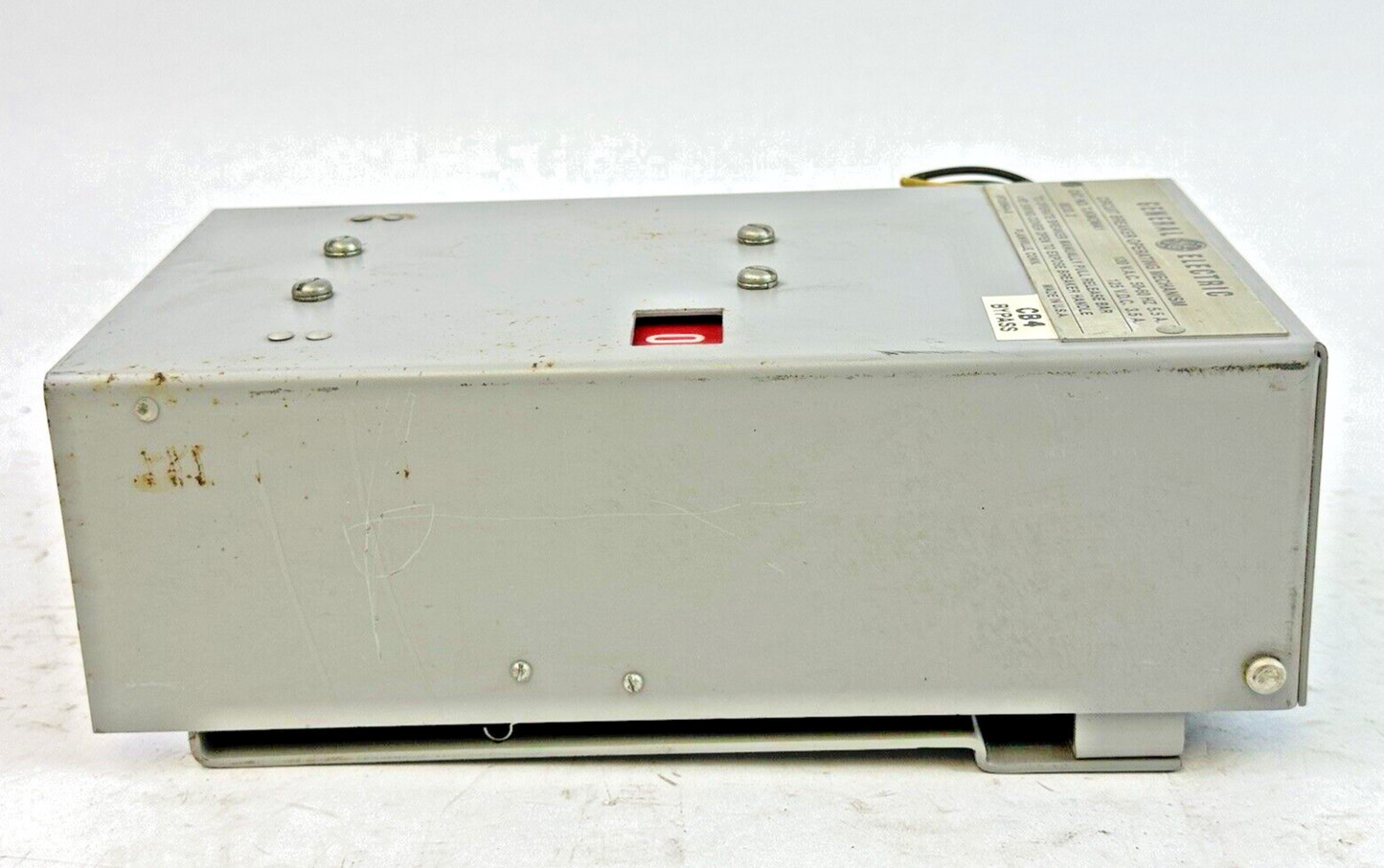 GE - TJKMOMA1 MOD. 2 - CIRCUIT BREAKER OPERATING MECHANISM - 120 VAC, 5.5 A