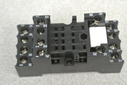ALLEN-BRADLEY 700-HN103 Ser. B / 14-BLADE SOCKET / BASE / NEW SURPLUS