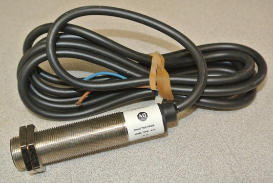 ALLEN-BRADLEY 871C-D5NE18-A2 CYLIND. INDUCTIVE PROXIMITY SWITCH / 10-30VDC 18mm