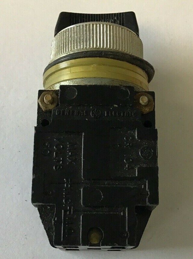 GENERAL ELECTRIC CR104B2221 SELECTOR SWITCH 3POS 150V SILVER COLOR RING**LOTOF2*