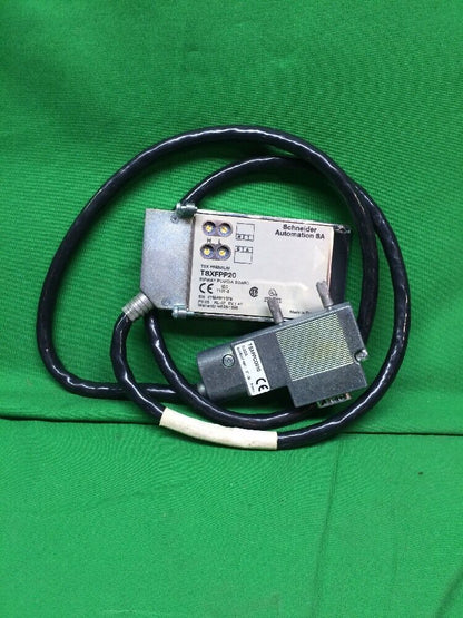 SCHNEIDER AUTOMATION TSXFPP20 COMMUNICATION FIPWAY BOARD W/ TSXFPCG010 CORD