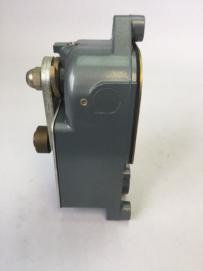 ALLEN BRADLEY 801-ASC29 LIMIT SWITCH ROLLER LEVER  600V AC/DC NO-NC CONTACT