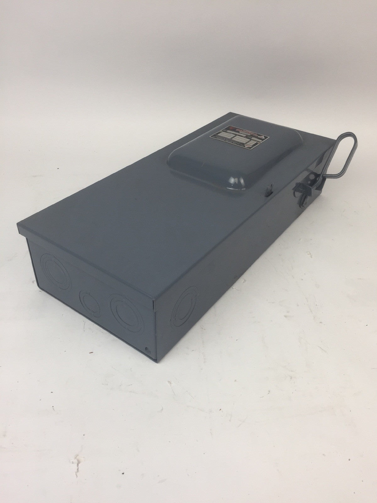 WADSWORTH 8712N ENCLOSED FUSIBLE SAFETY SWITCH 100A 240VAC 3 POLES AT-DE 100R