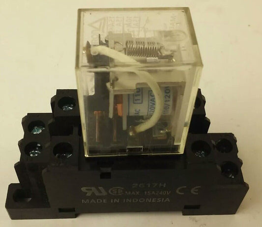 OMRON LY1 RELAY 110/120VAC,WITH OMRON PTF08A-E RELAY BASE 2-M4X12 2617H 15A 200V