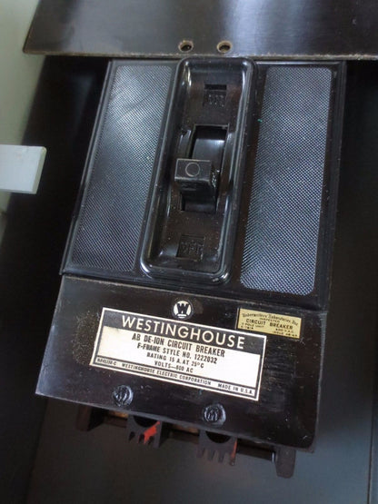 WESTINGHOUSE 1470597 TYPE CBP CIRCUIT BREAKER & ENCLOSURE
