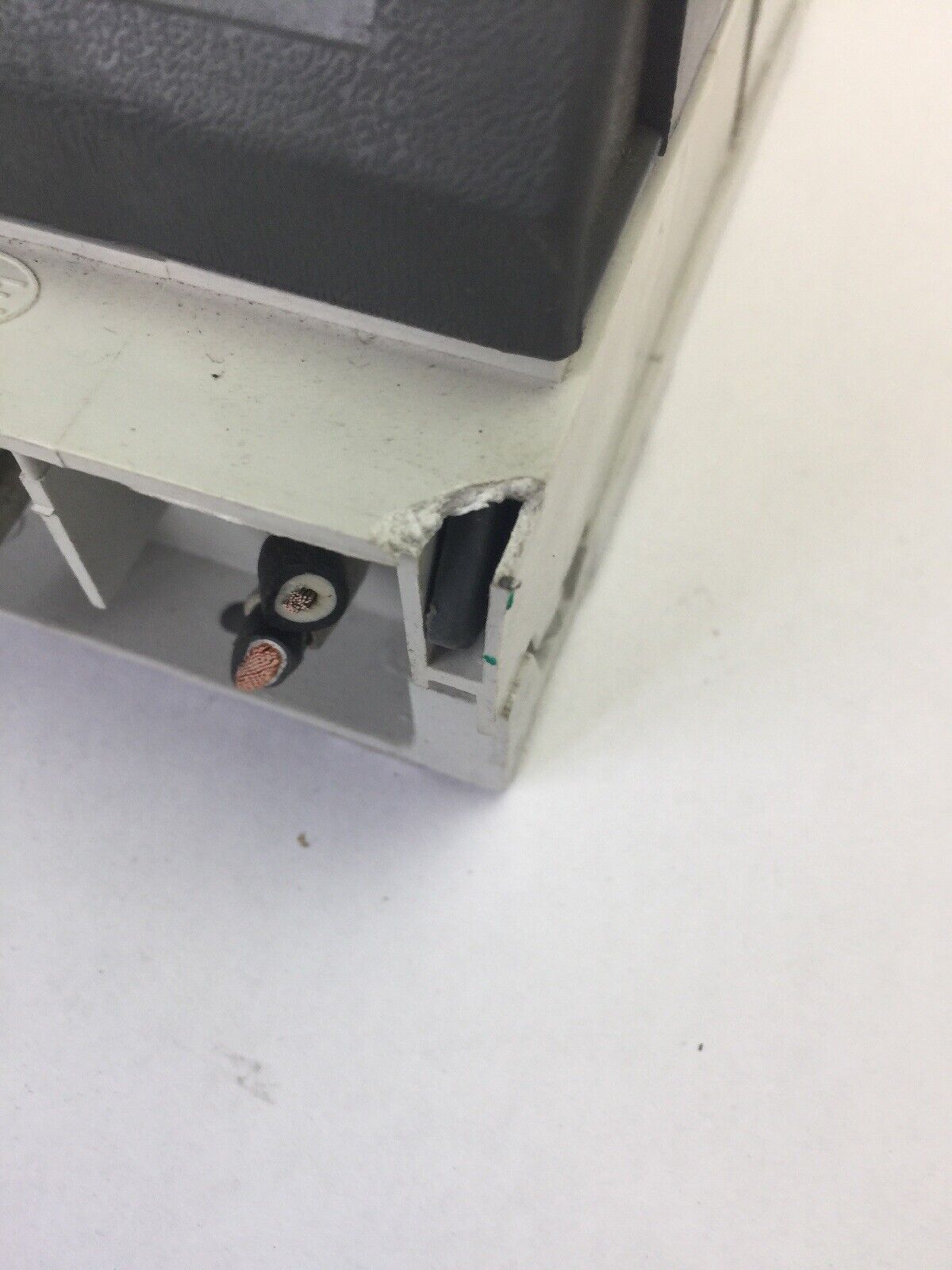 ABB SLP00 FUSE SWITCH DISCONNECTOR Ue 690V 'E 100A AC Ue 500V 'e 160A AC 3 POLE