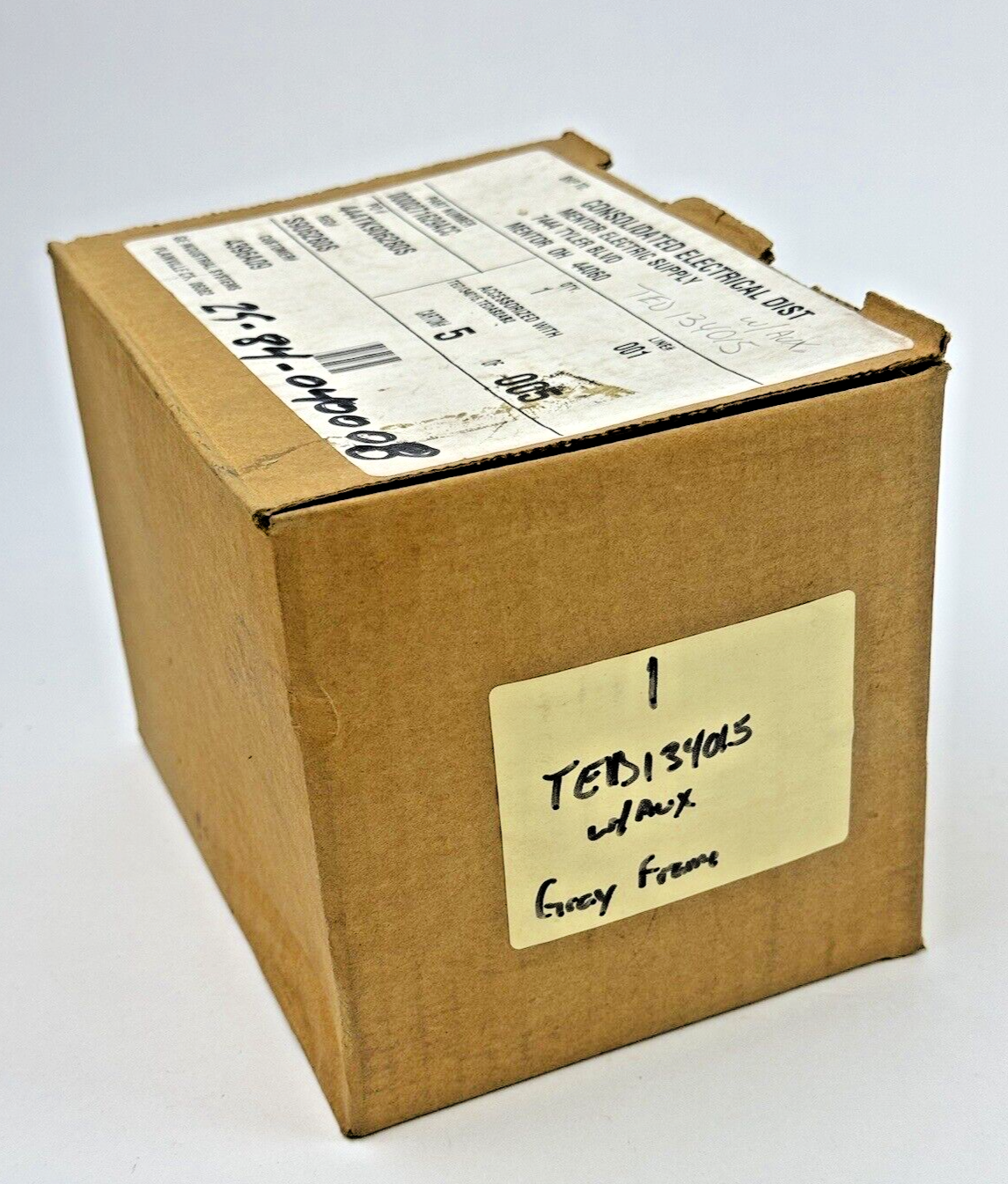 GE - TED134015 - IND. CIRCUIT BREAKER W/ AUX SWITCH - 15A, 480 VDC, 3 POLE - NEW