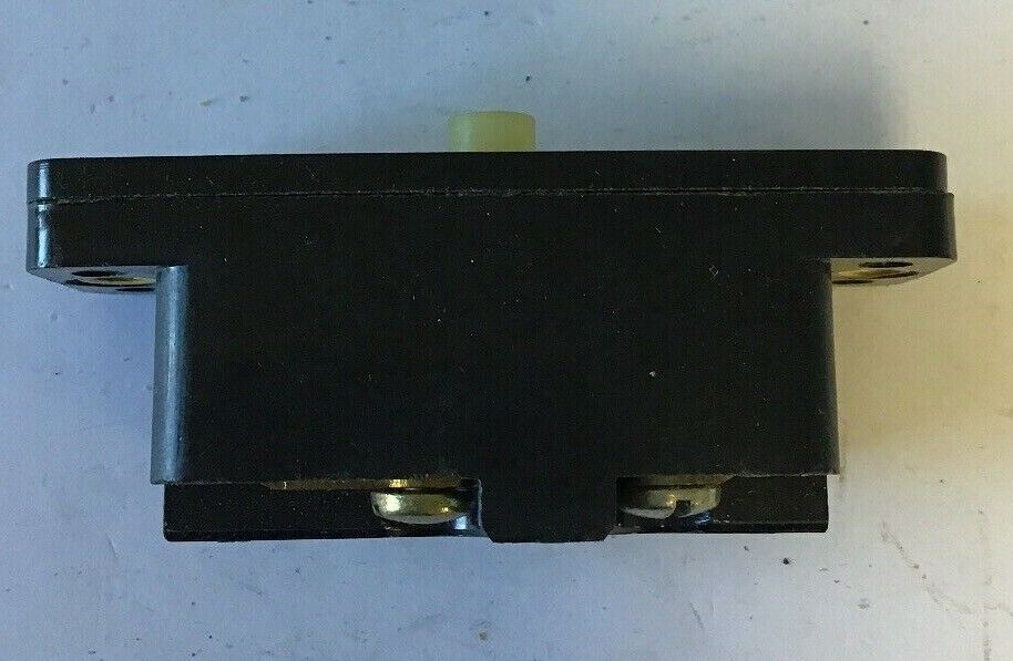 GE CR115B2 PRECISION SNAP-ACTING SWITCH 600V 1NO-1NC CONT.**LOTOF3**