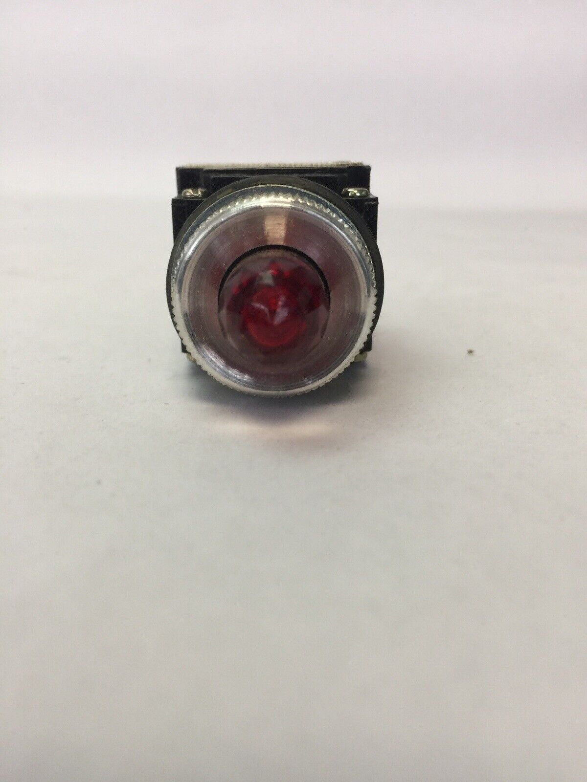 GE CR104D332 MIN OILTIGHT IND LIGHT RED 115V 60/50HZ PUST TO TEST