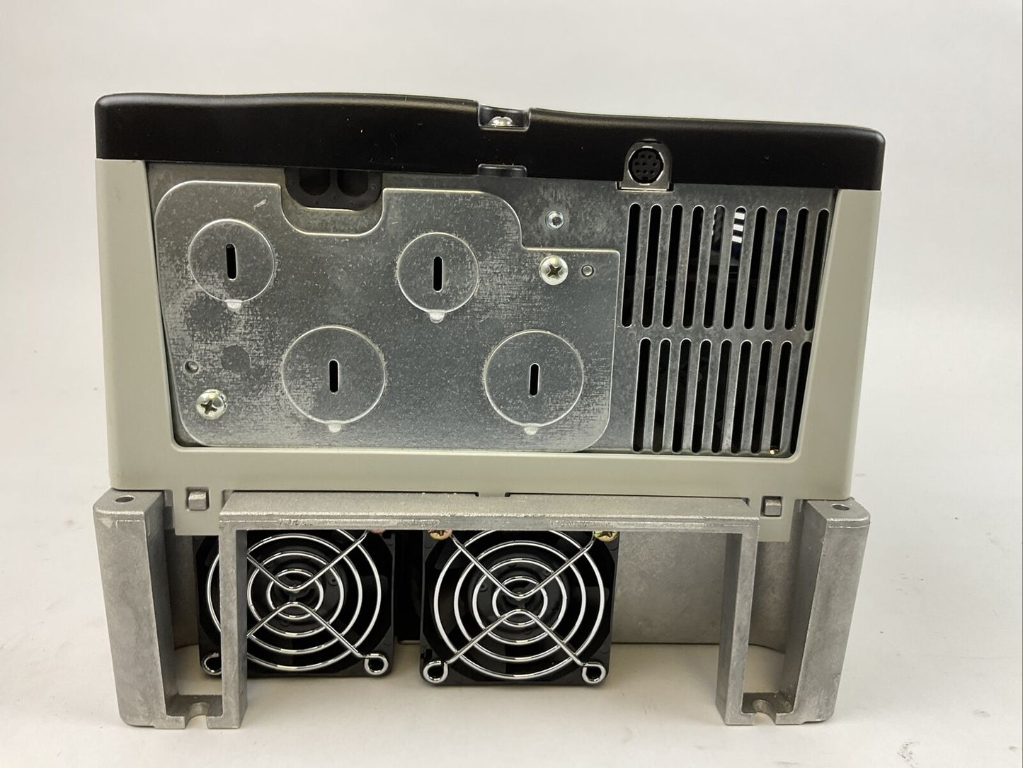 ALLEN BRADLEY 20AE017A0AYNNNNN AC DRIVE F/W 2.008 SER A 15HP OUTPUT 0-575VAC 3PH