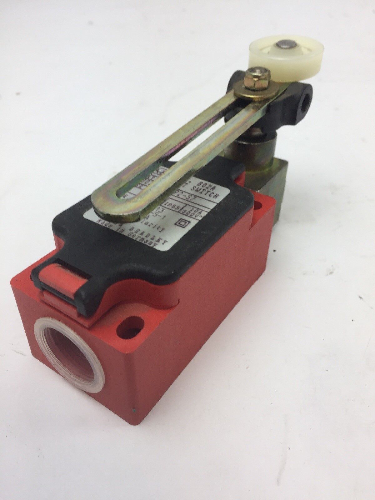 ALLEN BRADLEY 802S-C33P2-S7 LIMIT SWITCH 300V 10A SERIES A