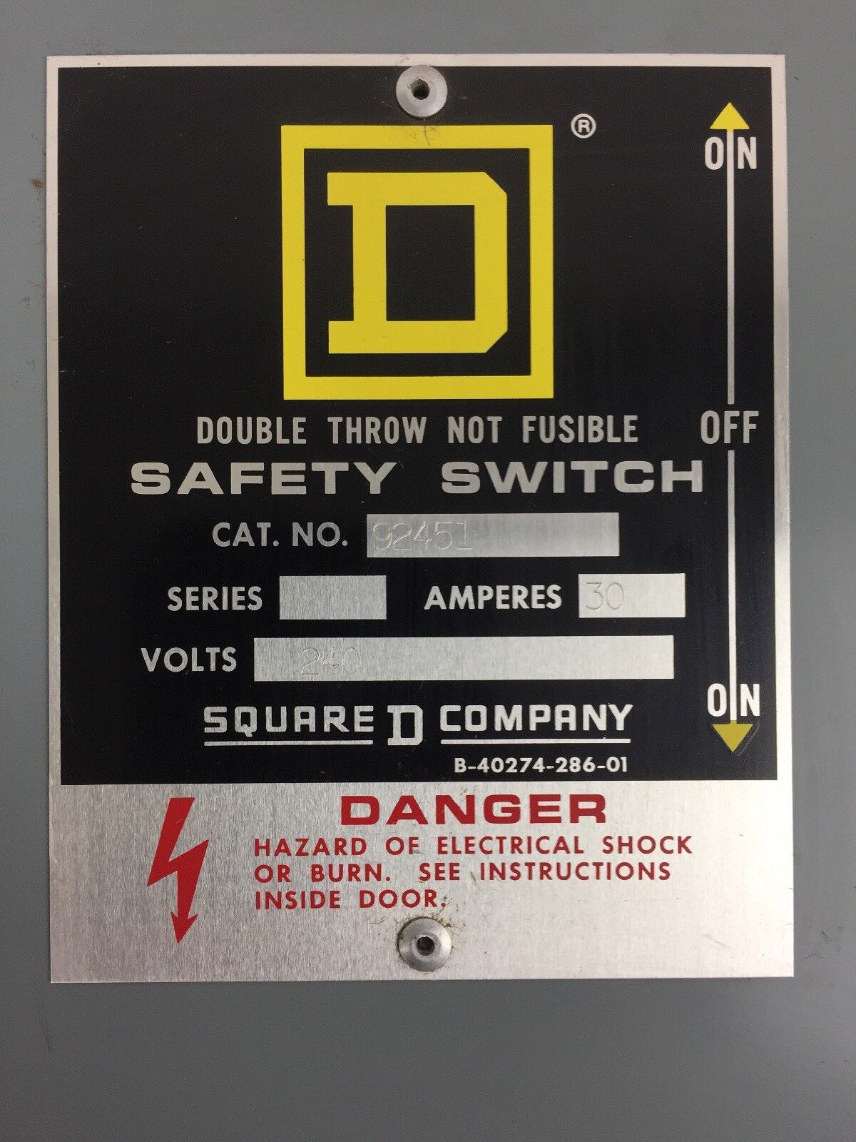 SQUARE D 92451 DOUBLE THROW NOT FUSIBLE SAFETY SWITCH 30 AMPS 240 VOLTS