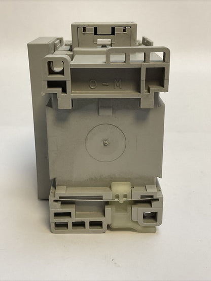 ALLEN BRADLEY 100-C30EJ01 CONTACTOR SER C 600VAC 55A 25HP 3PH COIL 24VDC
