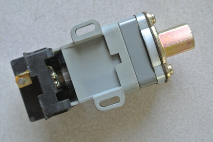 SQUARE D 9012 GNO-3 Ser. A PRESSURE SWITCH - 15 PSI on DECREASING - NEW SURPLUS