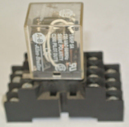 ALLEN-BRADLEY 700HC24A1 RELAY 120VAC, 5A, 1/6HP + 700-HN128 BASE
