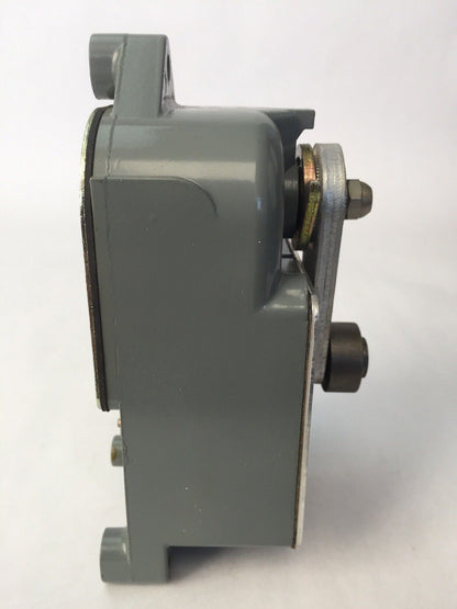 ALLEN BRADLEY 801-ASD17 LIMIT SWITCH ROLLER LEVER 600V AC/DC N.O.-N.C. CONTACT