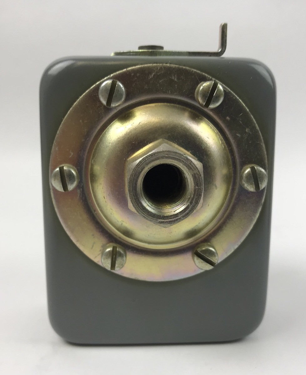 FURNAS 69GCC PRESSURE SWITCH, 120-240V AC 1 1/2 HP, 35-115V DC 1/4 HP. *NEW*