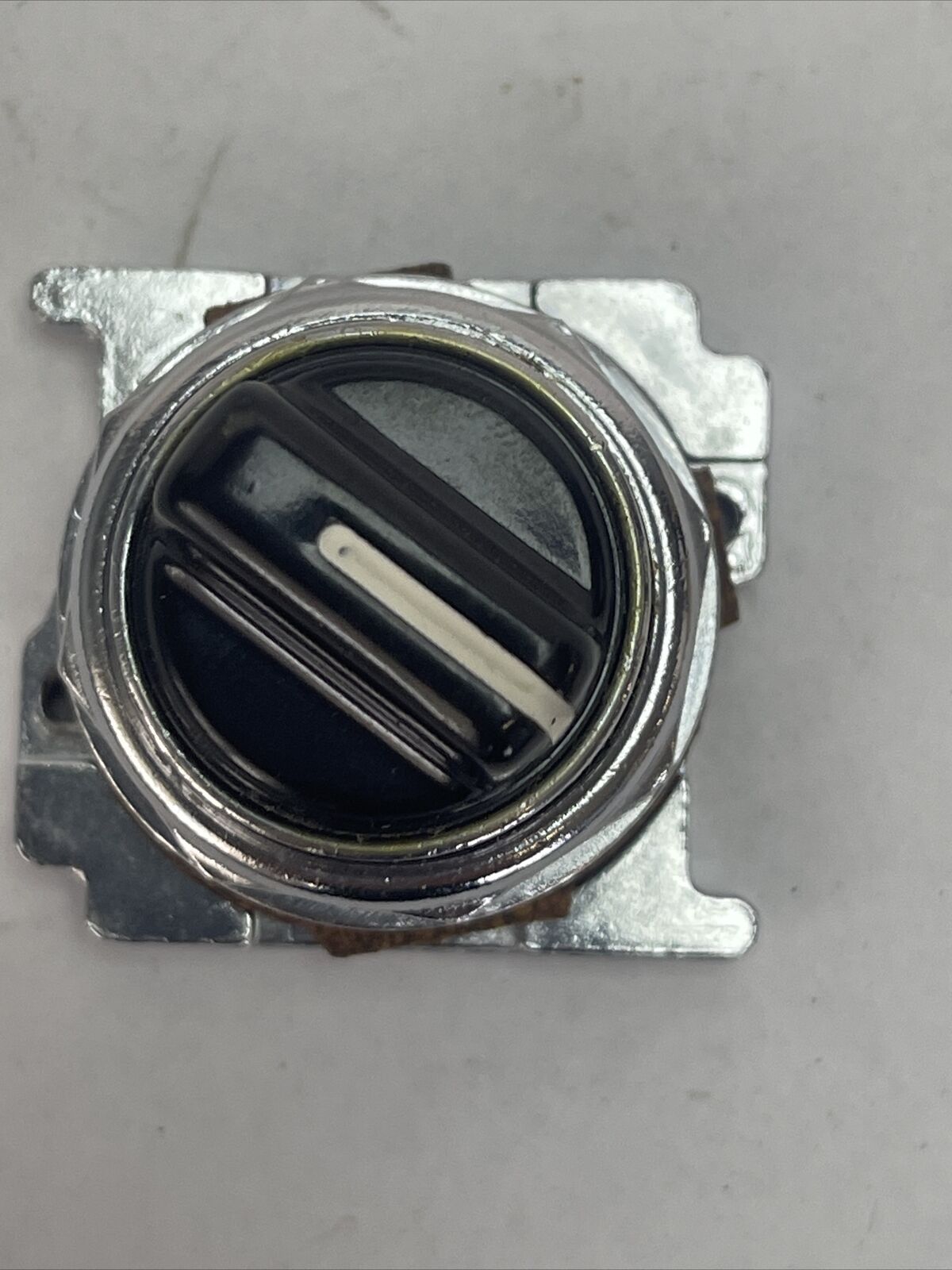 CUTLER HAMMER 10250T3032 SELECTOR SWITCH 3 POS. SPR. RET. NEMA 4-13 LEVER VERT